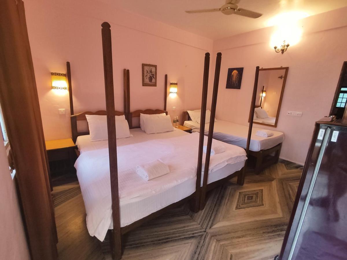 Maria Paulo Guest House Bar And Restaurant 아곤다 외부 사진