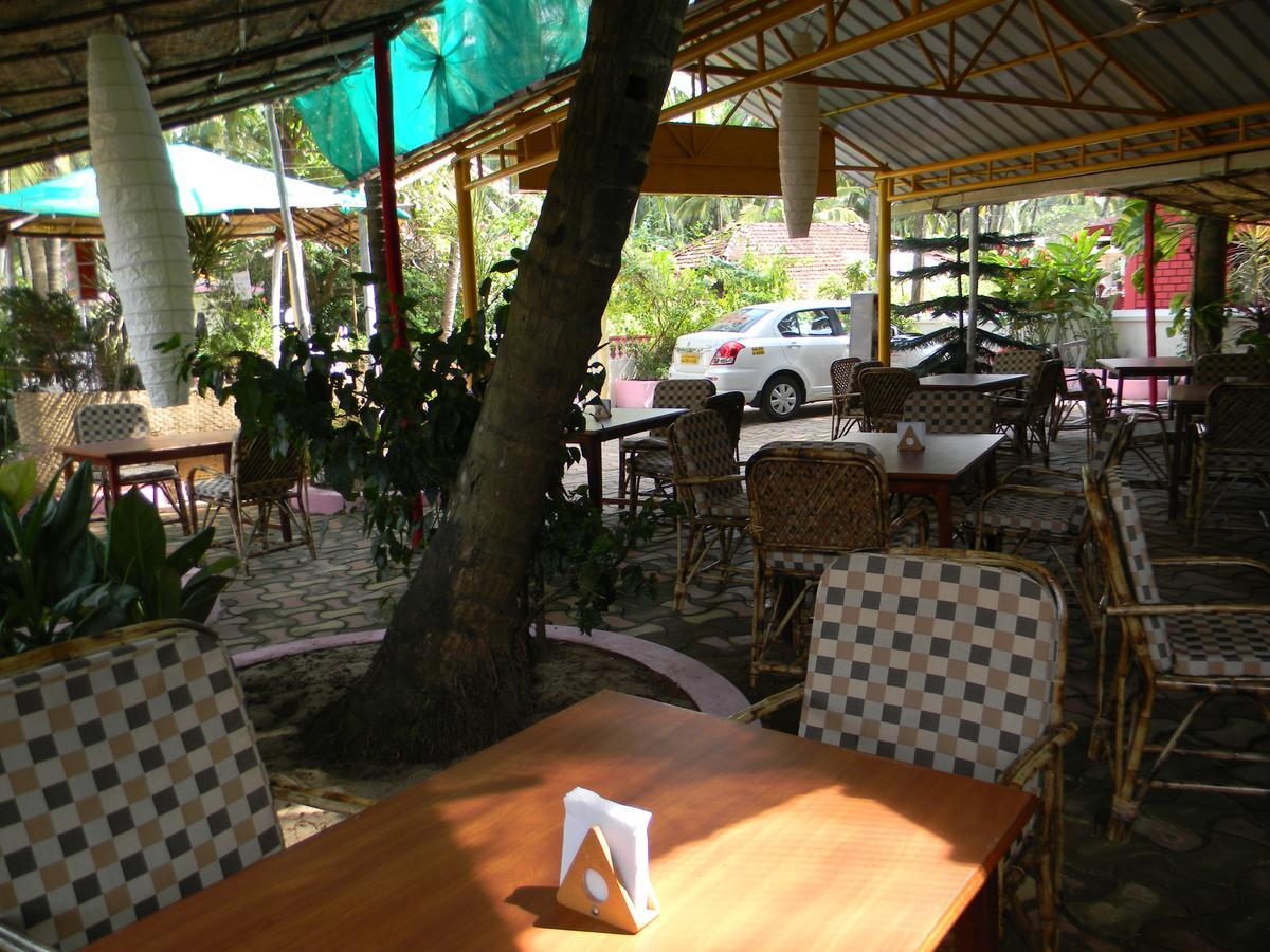 Maria Paulo Guest House Bar And Restaurant 아곤다 외부 사진