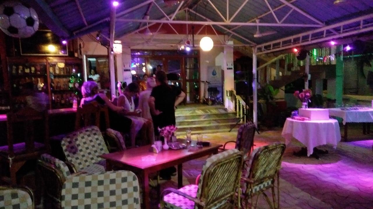 Maria Paulo Guest House Bar And Restaurant 아곤다 외부 사진